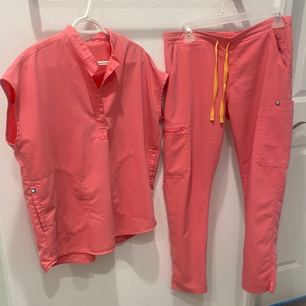 Figs Coral Scrub Top